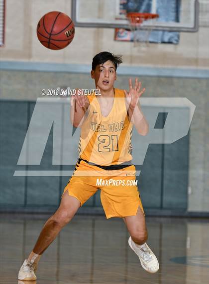 Thumbnail 2 in El Capitan vs. Del Oro (Running with the Pack) photogallery.