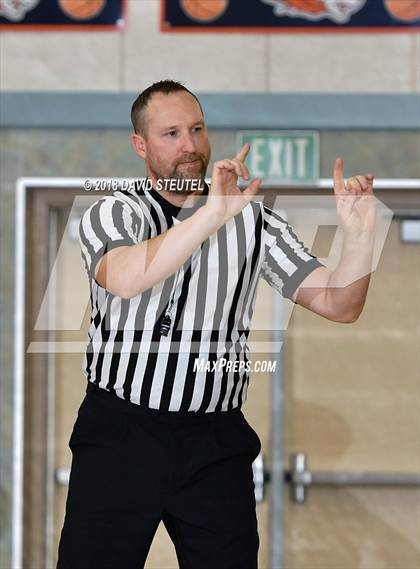 Thumbnail 2 in El Capitan vs. Del Oro (Running with the Pack) photogallery.