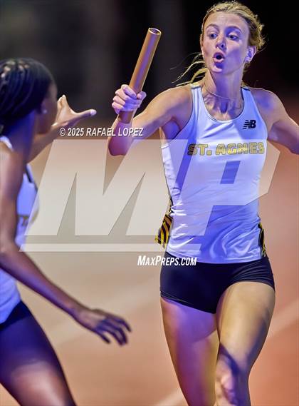Thumbnail 1 in Eagle No Tax Relays (4x400M) photogallery.