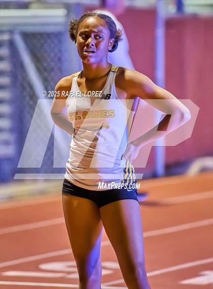 Thumbnail 1 in Eagle No Tax Relays (4x400M) photogallery.