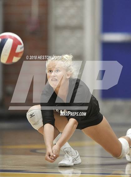 Thumbnail 1 in La Habra vs. Carlsbad (Dave Mohs Tournament) photogallery.