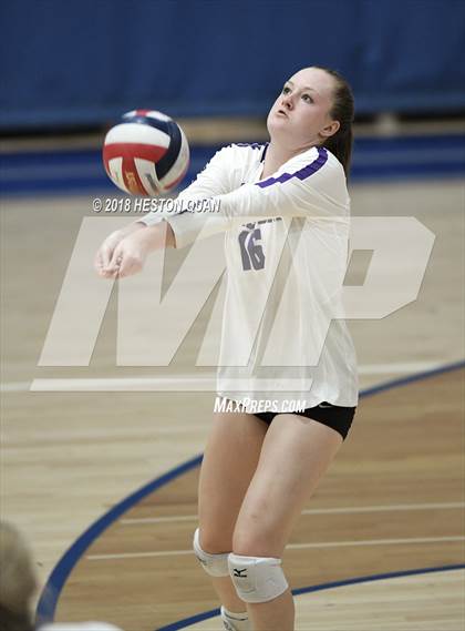 Thumbnail 2 in La Habra vs. Carlsbad (Dave Mohs Tournament) photogallery.