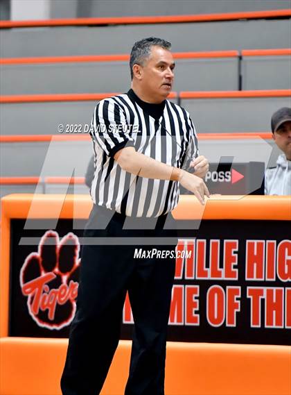 Thumbnail 2 in Sierra vs. Mira Loma (Tiger Classic) photogallery.