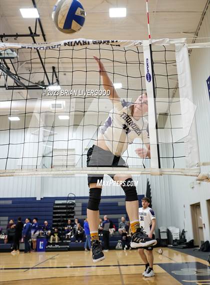 Thumbnail 2 in Regis Groff vs. Discovery Canyon photogallery.
