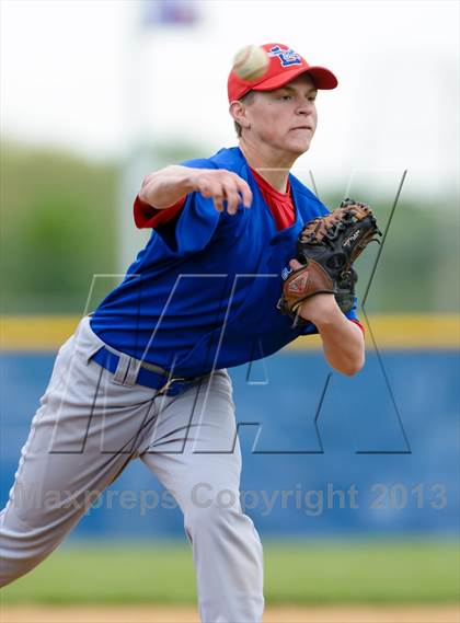 Thumbnail 2 in Grayslake Central v. Lakes (IHSA Class 3A Regional Final) photogallery.