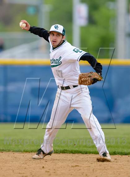 Thumbnail 3 in Grayslake Central v. Lakes (IHSA Class 3A Regional Final) photogallery.