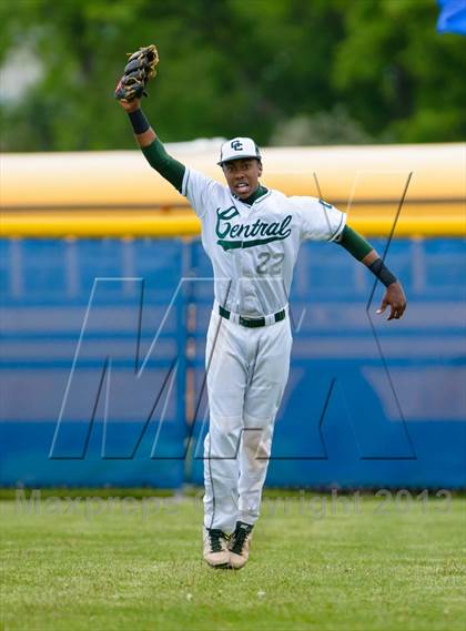 Thumbnail 1 in Grayslake Central v. Lakes (IHSA Class 3A Regional Final) photogallery.