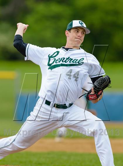 Thumbnail 2 in Grayslake Central v. Lakes (IHSA Class 3A Regional Final) photogallery.