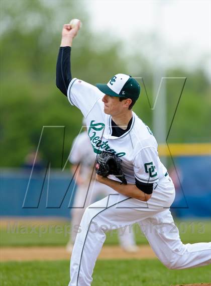 Thumbnail 2 in Grayslake Central v. Lakes (IHSA Class 3A Regional Final) photogallery.