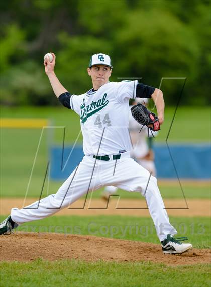 Thumbnail 1 in Grayslake Central v. Lakes (IHSA Class 3A Regional Final) photogallery.