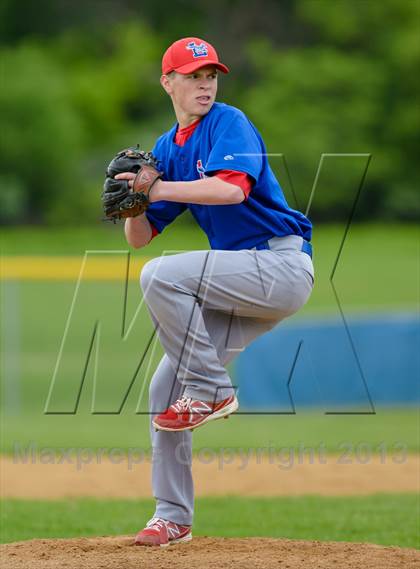 Thumbnail 1 in Grayslake Central v. Lakes (IHSA Class 3A Regional Final) photogallery.