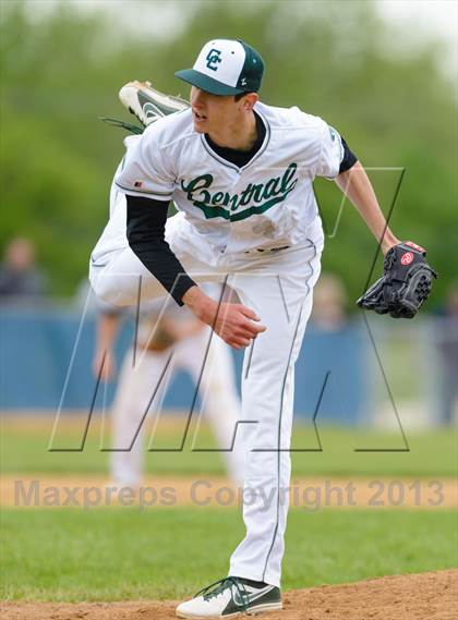 Thumbnail 2 in Grayslake Central v. Lakes (IHSA Class 3A Regional Final) photogallery.