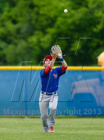Thumbnail 3 in Grayslake Central v. Lakes (IHSA Class 3A Regional Final) photogallery.