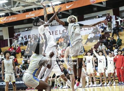 Thumbnail 2 in San Ysidro vs. Christopher Columbus (Spalding Hoophall Classic) photogallery.
