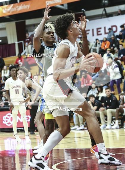 Thumbnail 3 in San Ysidro vs. Christopher Columbus (Spalding Hoophall Classic) photogallery.