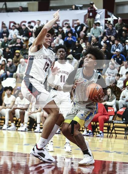 Thumbnail 3 in San Ysidro vs. Christopher Columbus (Spalding Hoophall Classic) photogallery.