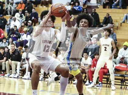 Thumbnail 3 in San Ysidro vs. Christopher Columbus (Spalding Hoophall Classic) photogallery.