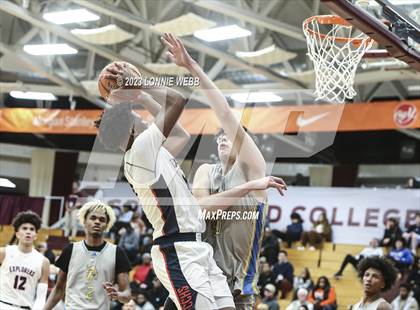Thumbnail 2 in San Ysidro vs. Christopher Columbus (Spalding Hoophall Classic) photogallery.