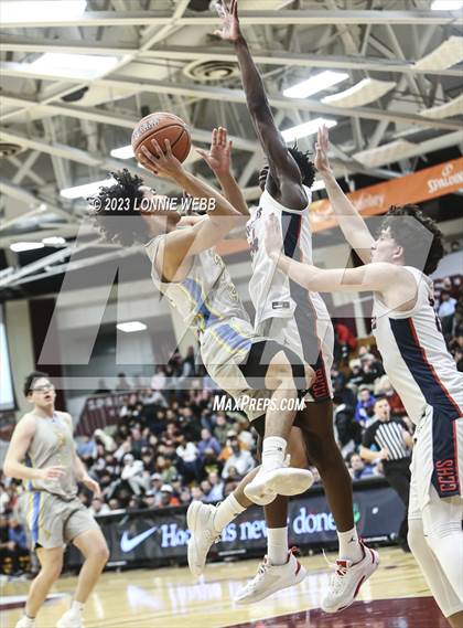 Thumbnail 1 in San Ysidro vs. Christopher Columbus (Spalding Hoophall Classic) photogallery.