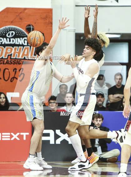 Thumbnail 2 in San Ysidro vs. Christopher Columbus (Spalding Hoophall Classic) photogallery.