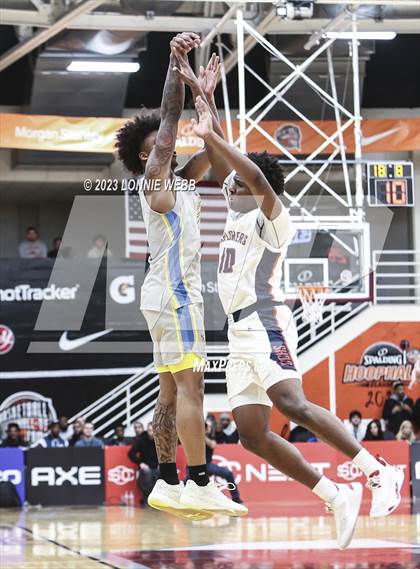 Thumbnail 3 in San Ysidro vs. Christopher Columbus (Spalding Hoophall Classic) photogallery.