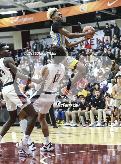 Thumbnail 2 in San Ysidro vs. Christopher Columbus (Spalding Hoophall Classic) photogallery.