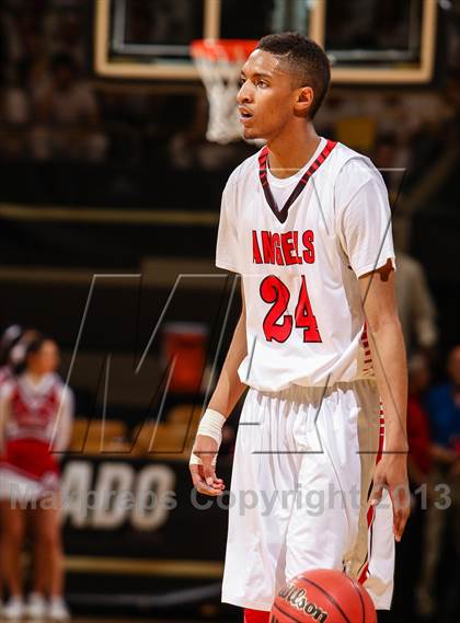 Thumbnail 1 in Denver East vs. Legend (CHSAA 5A Final Four) photogallery.