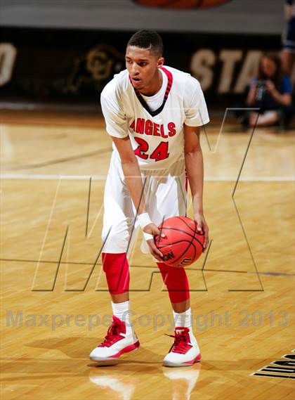 Thumbnail 1 in Denver East vs. Legend (CHSAA 5A Final Four) photogallery.