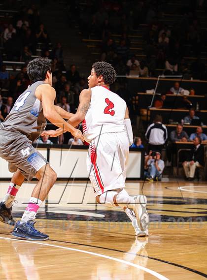 Thumbnail 2 in Denver East vs. Legend (CHSAA 5A Final Four) photogallery.