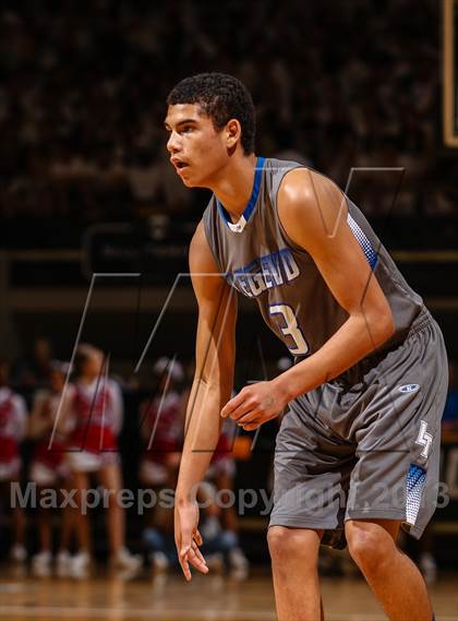 Thumbnail 2 in Denver East vs. Legend (CHSAA 5A Final Four) photogallery.