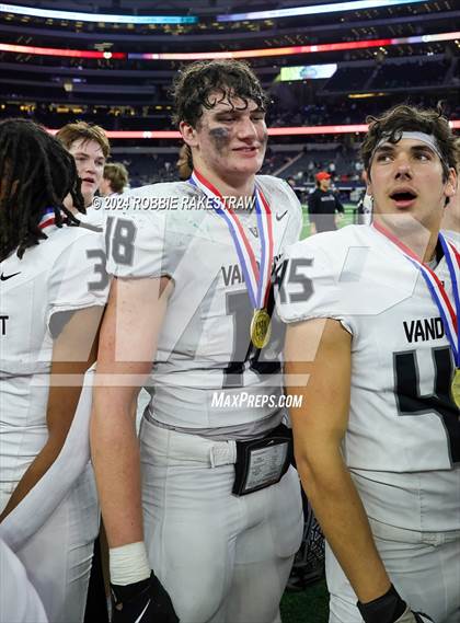 Thumbnail 3 in Southlake Carroll vs. Vandegrift (UIL 6A Division II Final Medal Ceremony) photogallery.