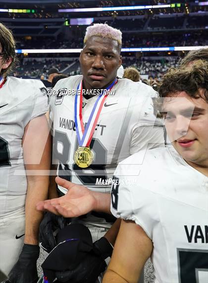 Thumbnail 2 in Southlake Carroll vs. Vandegrift (UIL 6A Division II Final Medal Ceremony) photogallery.