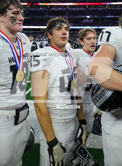 Thumbnail 1 in Southlake Carroll vs. Vandegrift (UIL 6A Division II Final Medal Ceremony) photogallery.