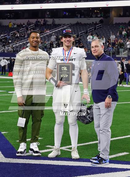 Thumbnail 3 in Southlake Carroll vs. Vandegrift (UIL 6A Division II Final Medal Ceremony) photogallery.