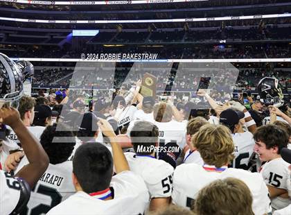 Thumbnail 1 in Southlake Carroll vs. Vandegrift (UIL 6A Division II Final Medal Ceremony) photogallery.