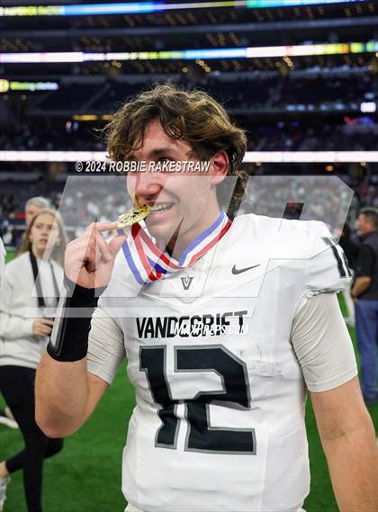 Thumbnail 3 in Southlake Carroll vs. Vandegrift (UIL 6A Division II Final Medal Ceremony) photogallery.