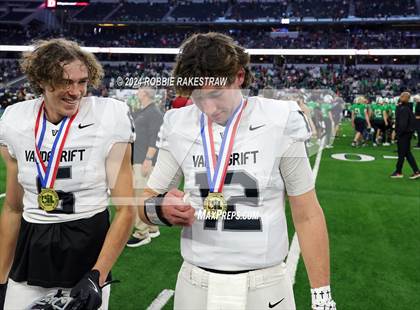 Thumbnail 1 in Southlake Carroll vs. Vandegrift (UIL 6A Division II Final Medal Ceremony) photogallery.
