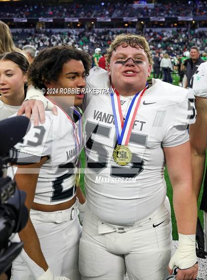 Thumbnail 1 in Southlake Carroll vs. Vandegrift (UIL 6A Division II Final Medal Ceremony) photogallery.