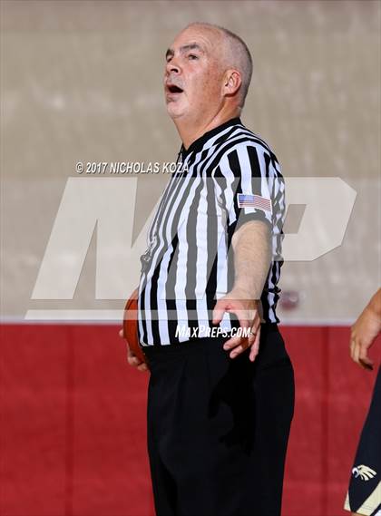 Thumbnail 2 in Oak Park vs. St. Anthony (Ryse Williams/Pac Shores Tournament) photogallery.