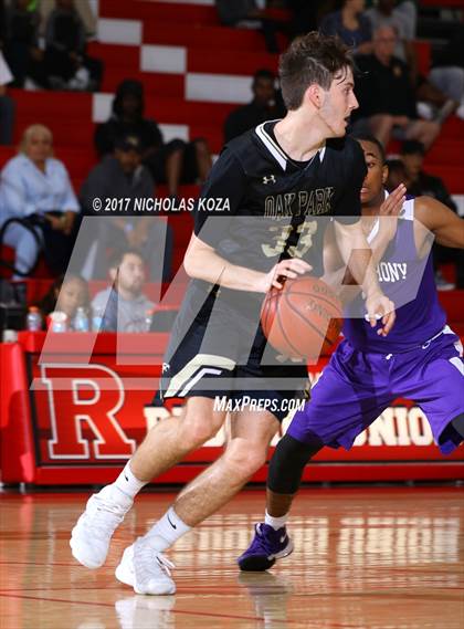 Thumbnail 2 in Oak Park vs. St. Anthony (Ryse Williams/Pac Shores Tournament) photogallery.