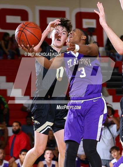 Thumbnail 3 in Oak Park vs. St. Anthony (Ryse Williams/Pac Shores Tournament) photogallery.