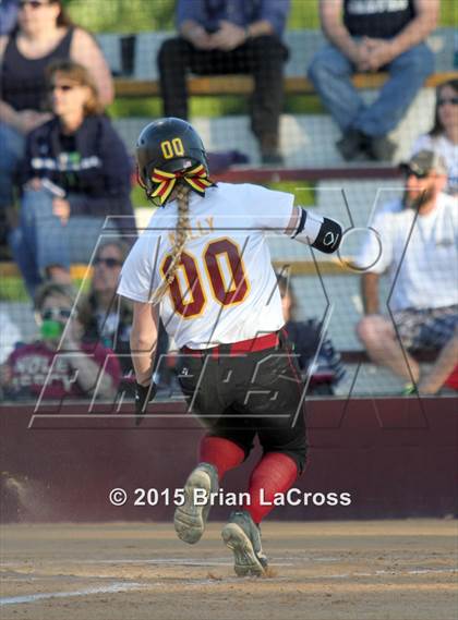 Thumbnail 2 in Walton vs. West Nassau (FHSAA 4A Regional Final) photogallery.
