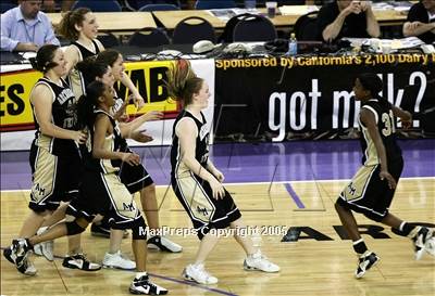 Thumbnail 3 in Archbishop Mitty vs. Carondelet (NorCal D2 Final)#2 photogallery.