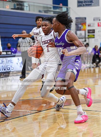 Thumbnail 1 in Silsbee vs Wheatley (UIL 4A Reg III Semifinal) photogallery.