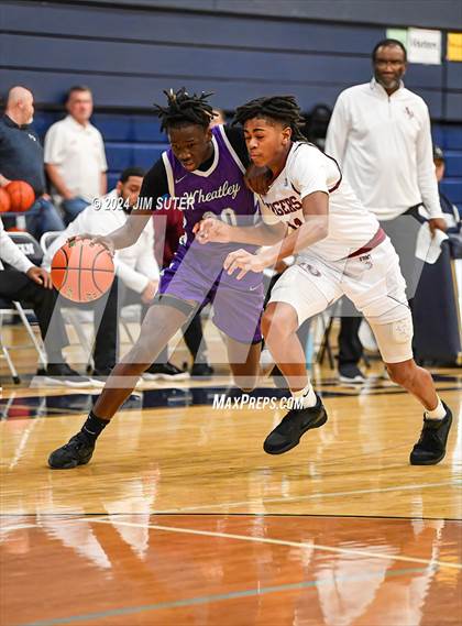 Thumbnail 2 in Silsbee vs Wheatley (UIL 4A Reg III Semifinal) photogallery.
