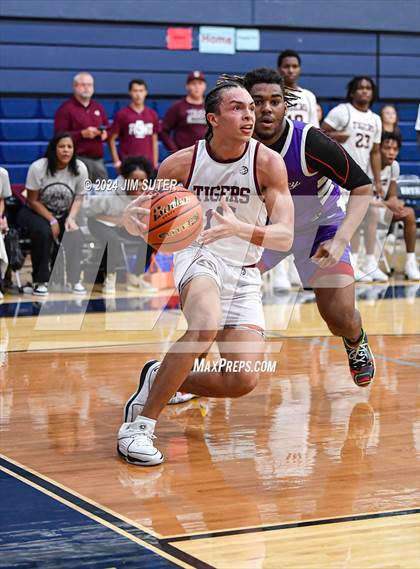 Thumbnail 1 in Silsbee vs Wheatley (UIL 4A Reg III Semifinal) photogallery.