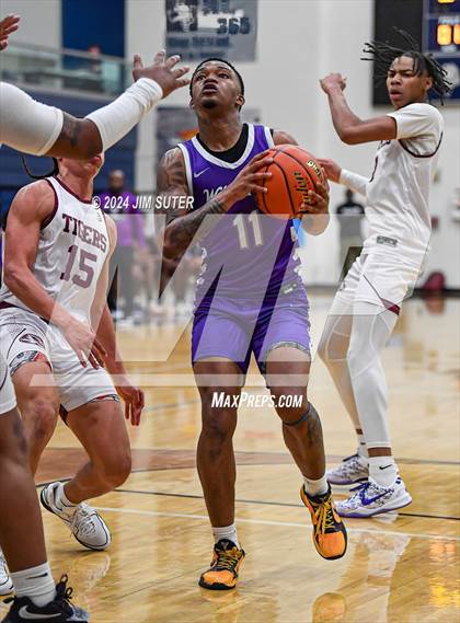 Thumbnail 2 in Silsbee vs Wheatley (UIL 4A Reg III Semifinal) photogallery.