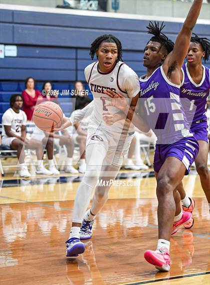 Thumbnail 3 in Silsbee vs Wheatley (UIL 4A Reg III Semifinal) photogallery.