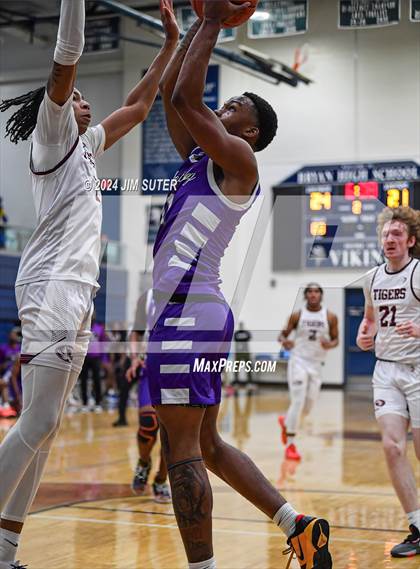 Thumbnail 3 in Silsbee vs Wheatley (UIL 4A Reg III Semifinal) photogallery.