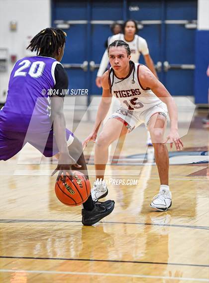 Thumbnail 2 in Silsbee vs Wheatley (UIL 4A Reg III Semifinal) photogallery.